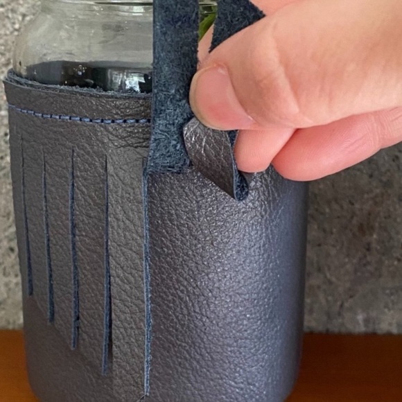 Leather Handcrafted “Crown” Propagating Vase - Picture 4 of 7